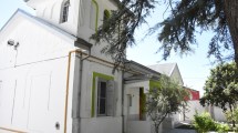 Imagen de Fue vivienda, consultorio y ahora, la casona de la Escuela Laboral de Roca pisa los 93 años