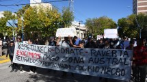 Imagen de Miércoles de marchas y paro en Roca: policías retirados y trabajadores de salud en las calles