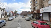 Imagen de Un inspector de Bariloche advirtió a un camionero que no podía estar en doble fila y fue agredido