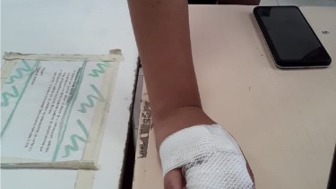 Una de las preceptoras fue golpeada en su mano y otra amenazada. Foto: Aten capital
