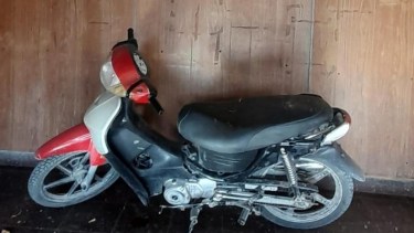 La moto 110 cc. fue recuperada en Barrio Nuevo. Foto gentileza