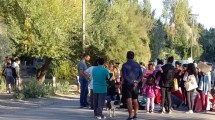 Imagen de Denuncian que un exfuncionario de Educación increpó a manifestantes durante el corte de la Ruta 70 en Cinco Saltos