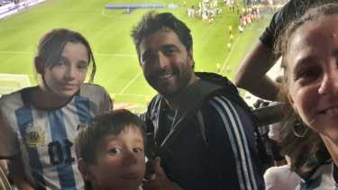 A Sebastián y su familia les vendieron entradas falsas, pero pudieron entrar al estadio. Foto: gentileza