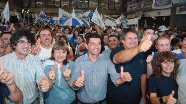 Lo acompañaron su compañera de Formula Ana Pechen y el candidato a intendente Mariano Gaido. Foto: Gentileza.