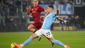 Dybala salió en el entretiempo y Lazio le ganó el clásico a Roma