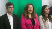 Imagen de Arabela Carreras pidió renuncias, como mensajes a Alberto Weretilneck