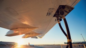 De la cocina a un avión: una planta para convertir aceite vegetal en combustible 