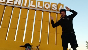 Le robaron la bicicleta con la que recorre Neuquén y ofrece su trabajo para recuperarla