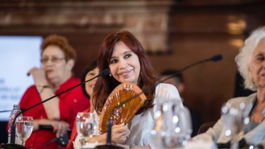 Cristina Kirchner, en Río Negro, dará la charla:  “¿Hegemonía o consenso? Ruptura del pacto democrático en una economía bimonetaria: inflación y FMI, crisis de deuda y fragmentación política”. (Twitter).-