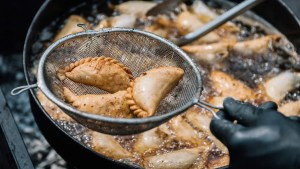 Empanadas rellenas con osobuco braseado y provolone