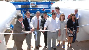 Caras conocidas en la inauguración del acueducto, en 2014. (Archivo)