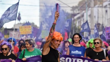 Masiva marcha por el 8M en Neuquén, el recorrido por las calles de la ciudad en imágenes. Foto: Matías Subat