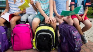 Vuelta a clases: cómo organizar el peso de la mochila para evitar problemas de salud
