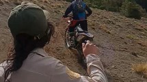 Imagen de Descubren a motociclistas que circulaban por áreas protegidas del Parque Nacional Huapi