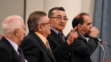 Adolfo Soto, exsuperintendente de Seguridad, le habló directamente a la docencia que se encontraba en la sala. El presidente del tribunal le pidió que se dirigiera a ellos. Foto Matías Subat.