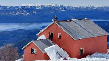 En el refugio López se instalará una de las cámaras adquiridas en EEUU para complementar la tarea de la estación meteorológica y medición manual de la nieve. Gentileza