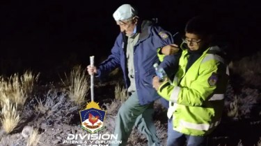 Naufragio en Neuquén: rescatan a pescadores en el lago Collón Curá, cerca de Piedra del Águila. Foto: Policia