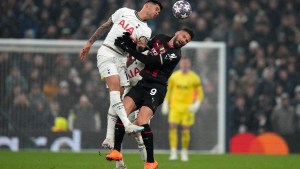 Cuti Romero fue expulsado en Tottenham, que quedó eliminado de la Champions