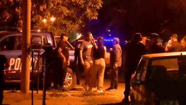 El principal sospechoso había sido detenido ayer por la tarde, después de que un grupo de vecinos intentara lincharlo en su casa en Rosario. (Foto: captura de TV)