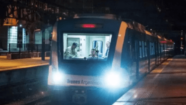 Un hombre causo temor en la estación de Flores por portar una granada. Foto: NA