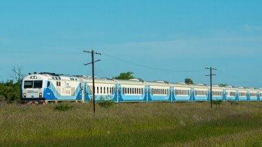 Se puede viajar entre Buenos Aires y Mar del Plata desde $2.295, a Rosario Norte desde $1.822,50 a Córdoba desde  $2.686,50 y a Tucumán desde  $3.895.  