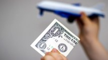 Imagen de Dólar y turismo: crédito, débito o efectivo, cómo conviene pagar si viajás al exterior