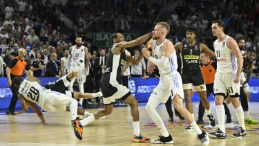 Increíble batalla campal en partido del Real Madrid por Euroliga, con un argentino sancionado