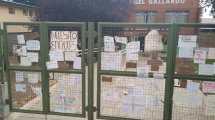 Imagen de Estudiantes secundarios de Bariloche realizaron una sentada de protesta “por el derecho a la educación”