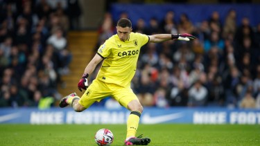 El Dibu Martpinez tuvo una excelente actuación ante Chelsea. (AP Photo/David Cliff)