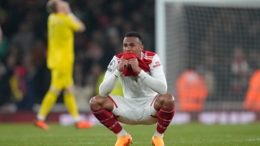 Arsenal salvó un punto en un partidazo y dejó a la Premier League con final abierto