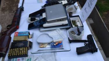 El Escuadrón 34 de Gendarmería Nacional realizó el allanamiento en Villa La Angostura y secuestró droga y armas de fuego. Gentileza