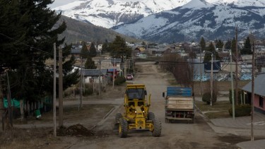 El intendente Gustavo Gennuso argumentó en la resolución la necesidad de contar con maquinaria en el corto plazo por las condiciones climatológicas de Bariloche. (foto de archivo)