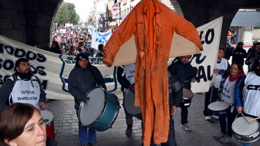 Trabajadores municipales de Bariloche  se movilizarán este lunes desde su sede hasta el Centro Cívico. Archivo