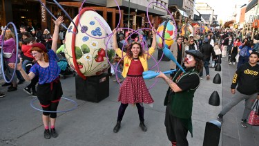 Comenzó este jueves una nueva edición de la Fiesta Nacional del Chocolate que atrae el interés de miles de turistas y residentes. (foto Alfredo Leiva)