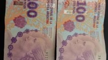 Imagen de Ofrecen $26.000 por un error que aparece en billetes de $100
