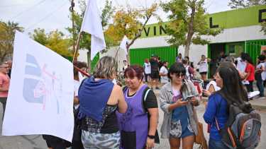 Este miércoles, el gremio realizó reclamos por los descuentos salariales. Foto: Florencia Salto.