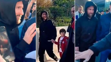 Messi quiso pasar desapercibido en Euro Disney, pero los fanáticos lo reconocieron y le pidieron fotos y autógrafos.