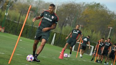 El venezolano Salomón Rondón podría ocupar uno de los lugares en el ataque de River.