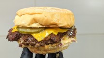 Imagen de Conocé cómo Cipolletti puede tener a la mejor hamburguesa de Argentina