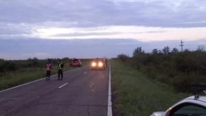 Se infartó cuando manejaba por la ruta en Corrientes y murió: su mujer bajó a auxiliarlo y fue atropellada