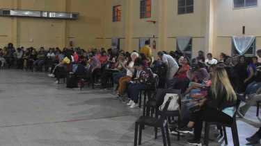 En Roca, una importante cantidad de docentes participó del encuentro de la seccional. Foto Juan Thomes