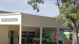 Joven de 17 años ingresó al hospital de Roca con golpes y cortes en el cuerpo