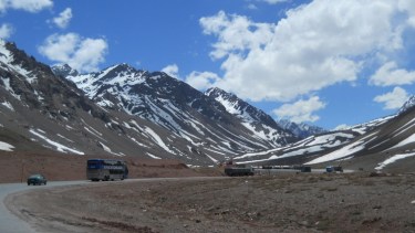 El turista chileno se descompensó el la Ruta 7 de Mendoza. 