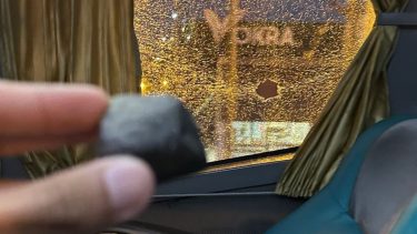 Una piedra rompió el vidrio del micro que transportaba a los jugadores de Tigre.