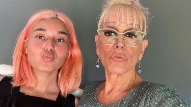 Valeria Lynch tenía una gran relación con Tais Robles, a pesar de su divorcio con Cau Bornes.-