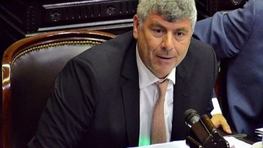 Desde la oposición aseguraron que la medida es parte del  "vamos viendo" del gobierno. 
