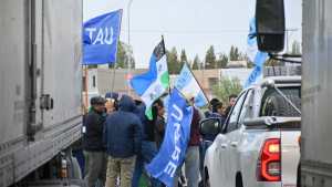 Video: atropellaron a tres manifestantes en el Tercer Puente y luego el conductor fue agredido
