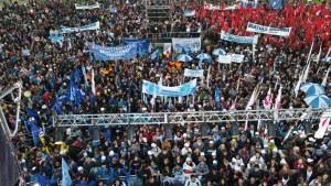 Koopmann y Gaido cerraron la campaña y pidieron «defender a Neuquén» el domingo