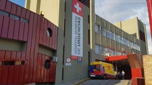 Entró a robar a una casa y quedó enganchado en una reja cuando escapaba de la policía, en Córdoba