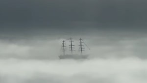 El «cinematográfico» arribo de la Fragata Libertad a Mar del Plata, en medio de la neblina
